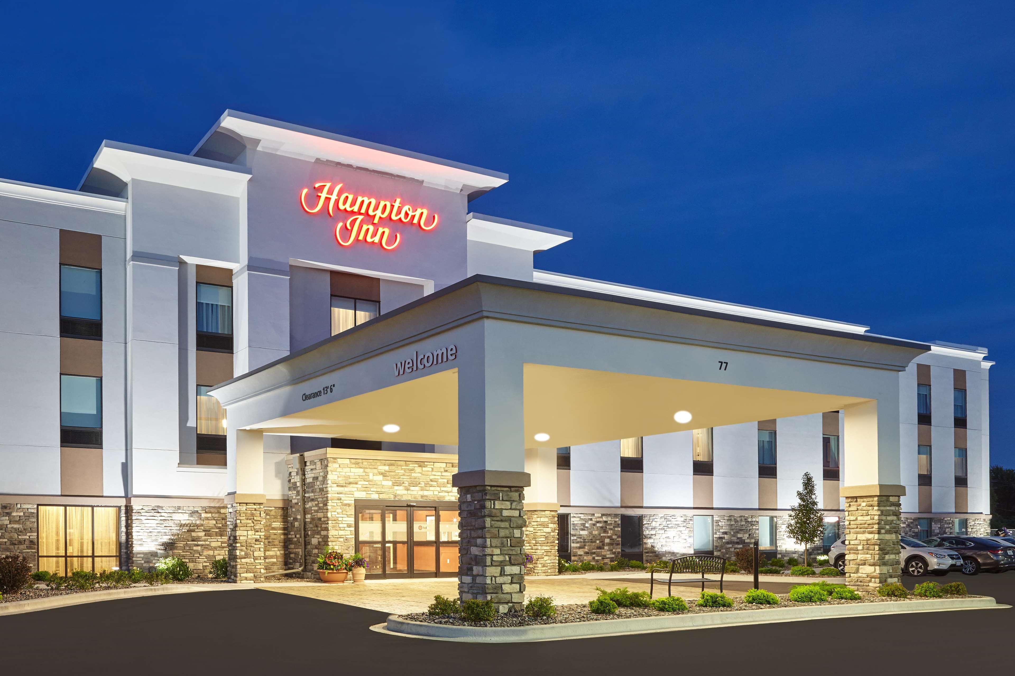 Hampton Inn Fond Du Lac Bagian luar foto